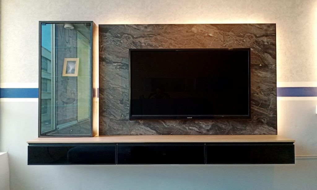 Pemilihan Backdrop TV yang Tepat untuk Ruang TV dan Ruang Keluarga