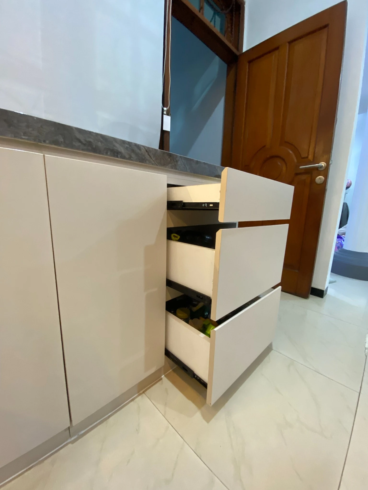 Detail kabinet kaca proyek Pak Angga