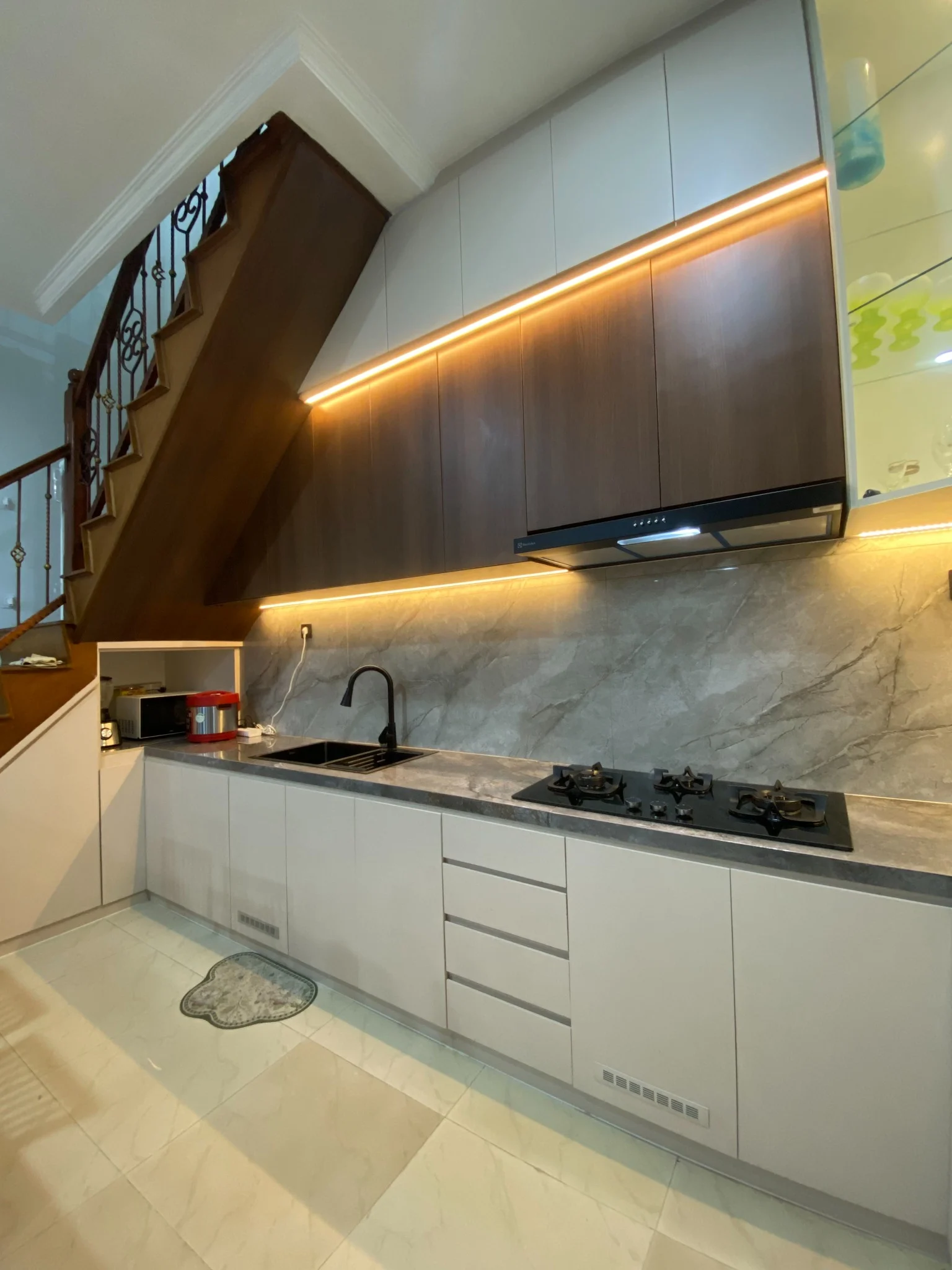 Tampak keseluruhan kitchen set custom proyek Pak Angga di Bekasi