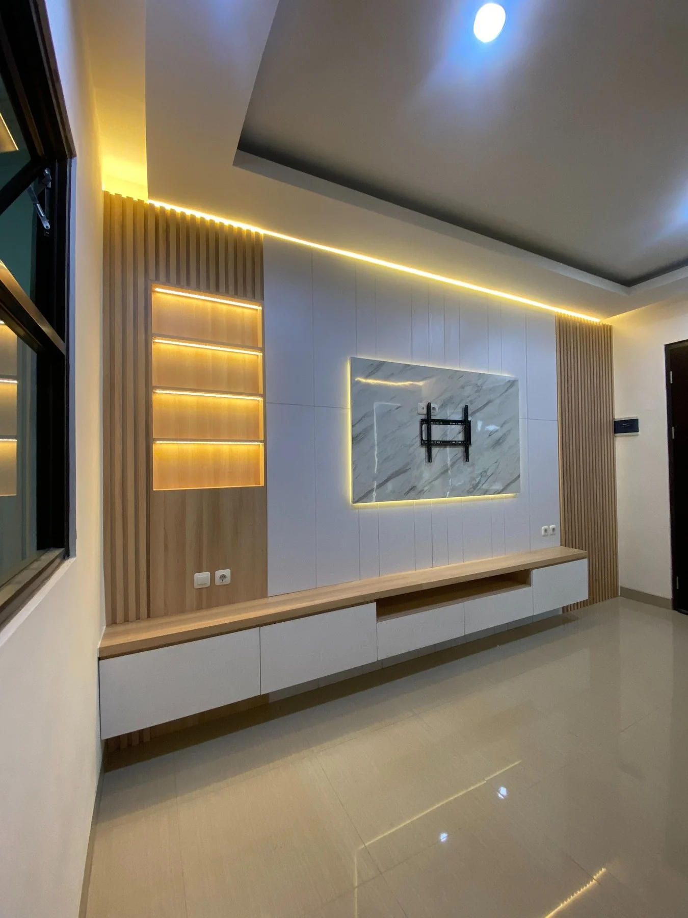 Foto proyek backdrop TV custom Rumahinterior.com