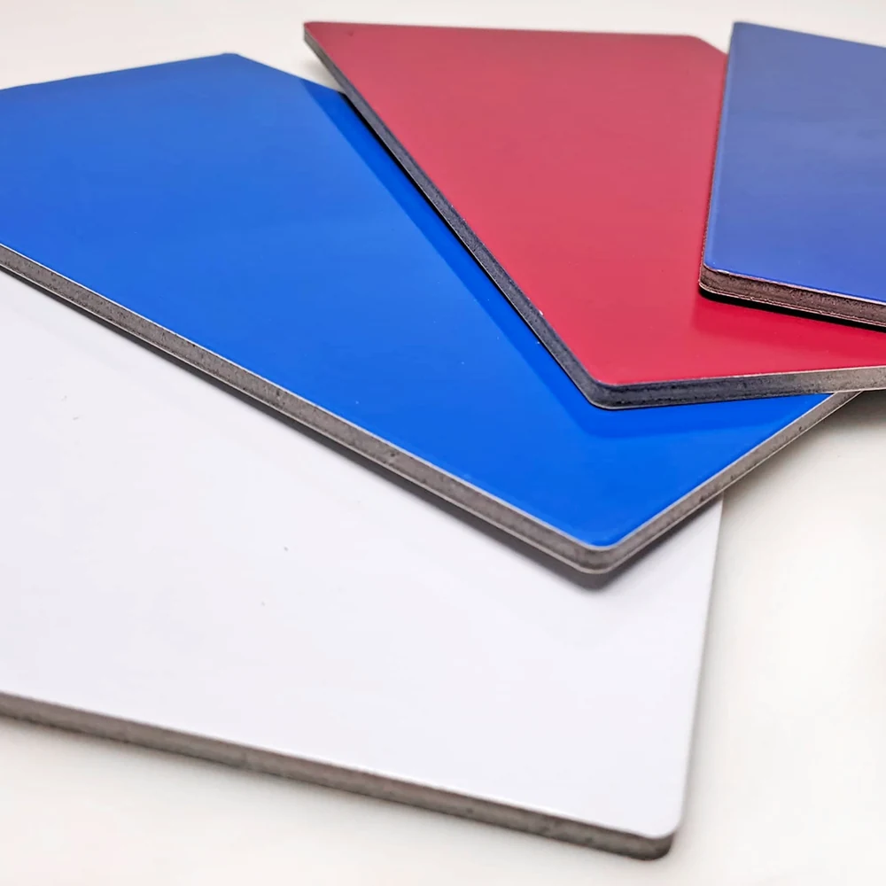 Panel Aluminium Composite Panel warna biru, merah, dan putih